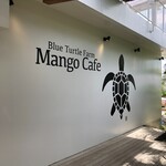 Blue Turtle Farm Mango Cafe - お店入口の壁（この左側がお店）
