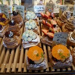 Boulangerie Queue - 