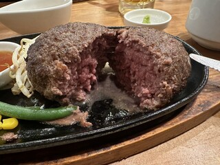 Suteki Taka - ■平日限定ランチ 和牛ハンバーグ（200g）　¥1.300
                        サラダ/スープ/ライス（大盛り、普通、小盛りから選べます）/ちょこっとカレー付き