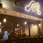 カナルテラスエミーズ - 夜はMの文字がライトアップされます♪オシャレな外観です♪