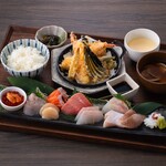 Lunch only! Assortment of 10 types of luxurious sashimi and 5 types of seasonal tempura set meal 3,500 yen