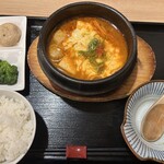 梅田韓国料理と二色鍋 かん菜 - 