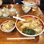 広州市場 - ミニワンタン麺とミニチャーシュー丼