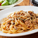 Mushroom meat cream fettuccine