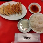 宇味家 - 水餃子のスペースを開けて少々待ちましたが、バスの時間も気になるので食べ始めます、、