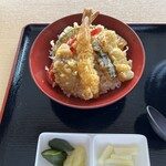 加茂七谷温泉美人の湯 - 天丼　漬け物も添えられます。