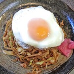 虹屋ミミ - ミックス焼きそば いか・肉・卵入り