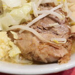 ラーメン二郎 - この日の豚の一部