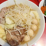 ラーメン二郎 - ラーメン半分＋ニンニク少し＋青ネギうずら