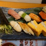 魚彦 - 890円のお寿司
