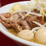 ラーメン二郎 - 豚の厚み