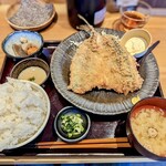 炭焼治郎 - アジフライ定食