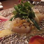 French Hana - 魚介のサラダ：北海道産　ホタテ　サラダ　ライム添え