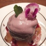 French Hana - デザート　巨峰のソース　カシスの泡
