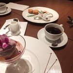 French Hana - 巨峰のソース　カシスの泡+マドレーヌ・サブレ・生チョコ+珈琲(’13.10月にて)