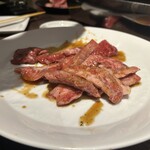 黒毛和牛焼肉 白か黒 - 