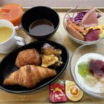 Kandeo Hoteruzu Matsuyama Ookaidou - ②二泊目の朝食はクロワッサン、ヨーグルトなどなど。クロワッサンは美味しかった^ ^