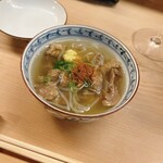 割烹 白鷹 - この牛スジ煮込みが大好き。昆布、うるめ、鯖、イリコの出汁に悶絶