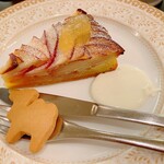 森のらくだ - りんごのタルト　サワークリーム添え
