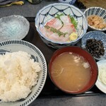 魚料理 のじま - 本タイの刺身定食(ご飯とアサリ入り味噌汁お代わりし放題)