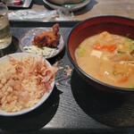 Taishuushokudou Fukurou - 西京みそ鶏汁、玄米、唐揚