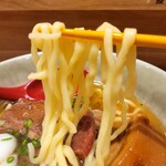 Okinawasobasemmonyambaru - 麺リフト　特製やんばるそば