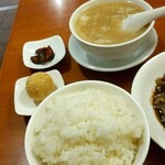 豐韻 - セレクトセット、フカヒレスープに変更３００円プラス、ご飯大盛り無料、これに二皿で１２００円税込