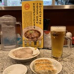 Chinrai Souhonten - 生ビールに餃子は鉄板ですね。