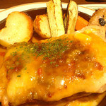 ベーカリーレストランサンマルク - 骨付き鶏もも肉のチーズカレー