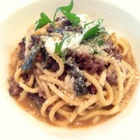 クラリタ ダ マリッティマ - キタッラ やまゆり牛・豚 合挽肉とトレヴィスのラグーソース