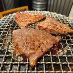 炭火焼肉ホルモンさわいし - 上赤身ロース(トモサンカク)