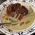 杏's cafe - 「辛さレベル3」チキンカツのグリーンカレー