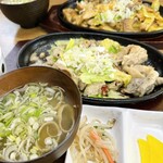 鉄板焼 ホルモン食堂 - 