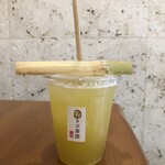 宮古きび茶屋 - ドリンク写真:１００％まるごとさとうきび（さとうきび１００%ジュース&さとうきびスティック）：７５０円