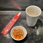 Sobasakaba Sobade Chokotto - 蕎麦焼酎｢峠｣、お通しのれんこん、おみくじ箸
                      
                      今年初のおみくじは「吉」でした