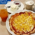 ガスト - 朝でも甘味提供してくれるガストさん素敵。飲食店の、『デザート配膳はメイン料理と一緒or食後？』的な質問、私の答えは一択しかありません【一緒】(皆揃った写真撮ったらメインより先デザート食す)