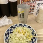 から揚げの天才 - 生野菜。これっぽっちで110円