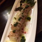 ワインとクラフトビール はるばる - 下仁田ネギの肉巻きグリル ５００円。