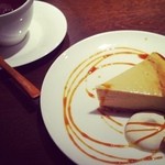 トライシクルカフェ 本店 - 豆腐のチーズケーキ