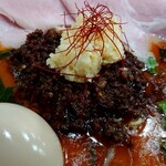 Ramen光鶏 - 鶏白湯台湾味噌らーめん大盛り＋味玉トッピング＋レアチャーシュー３枚トッピングのアップ