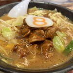 8番らーめん - 牛もつ煮ラーメン