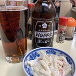 立飲み 天下 - 黒ホッピーとマカロニサラダ