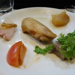 山猫軒 - 鯛の刺身に鯛の塩から、桜チップでスモークされた絶品の手羽先、干し数の子等々