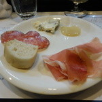 山猫軒 - 生ハムメロン、直腸詰めサラミ、ゴルゴンゾーラと蜂蜜