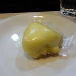 山猫軒 - チーズの塊の表面を炙って溶かしてから削り取る、本格的なラクレット