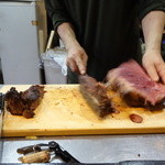 山猫軒 - 蝦夷ジカのTボーン（サドル）解体中