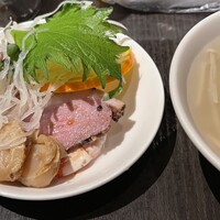 廣東料理 民生 ヒルトンプラザウエスト店 - 前菜三種盛り合せ、小柱入りとろみスープ