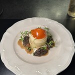 Alternative - ❹ 山鶉（ペルドロー）のタンバル ソース・モリーユ。