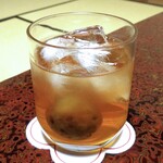 湯宿 梅ぞ乃 - 夕食（自家製梅酒のロック）