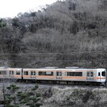 湯宿 梅ぞ乃 - 客室からの列車撮影（早朝）